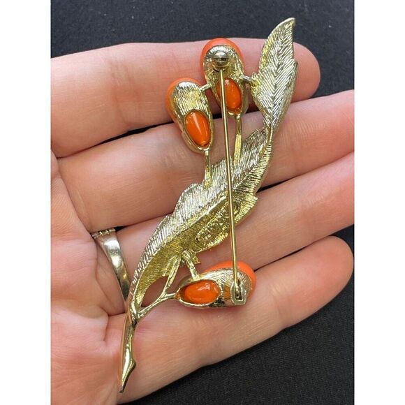 Vintage Signed Sarah Cov Gold-Tone Leaf Brooch Bittersweet Berries Collection - Picture 3 of 12